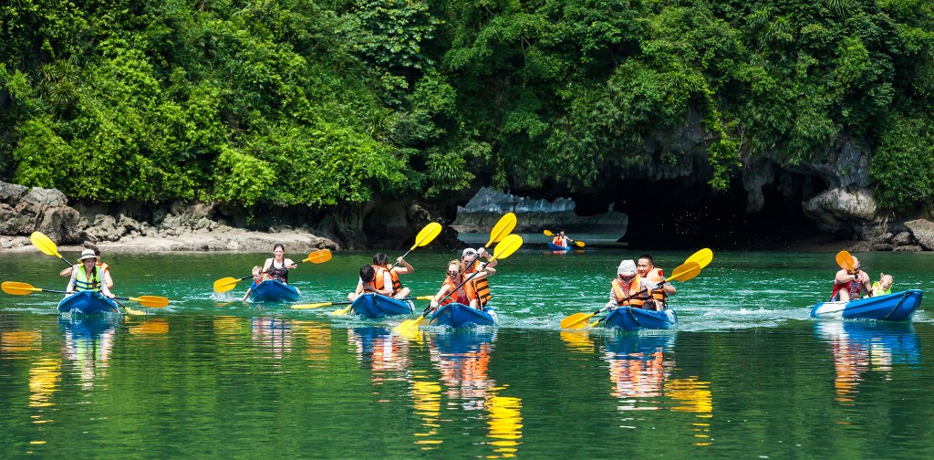 kham-pha-vinh-ha-long-bang-thuyen-kayak