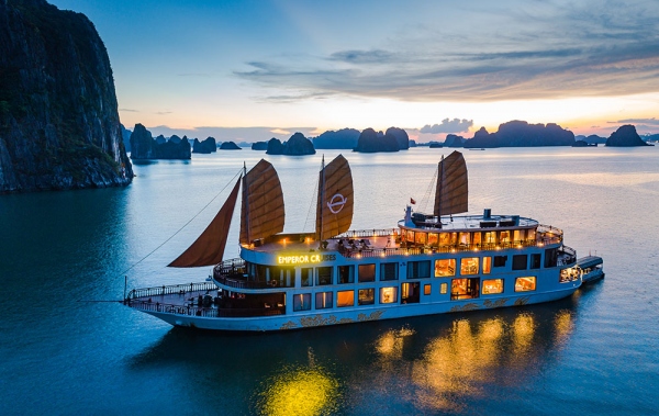 Tour Du thuyền Hạ Long 5 sao Emperor Cruise 2 ngày 1 đêm Khuyến mãi 2019 