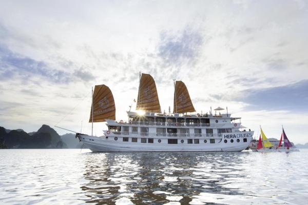 Kinh nghiệm lựa chọn Tour du thuyền Hạ Long dịp Tết nguyên đán 2019