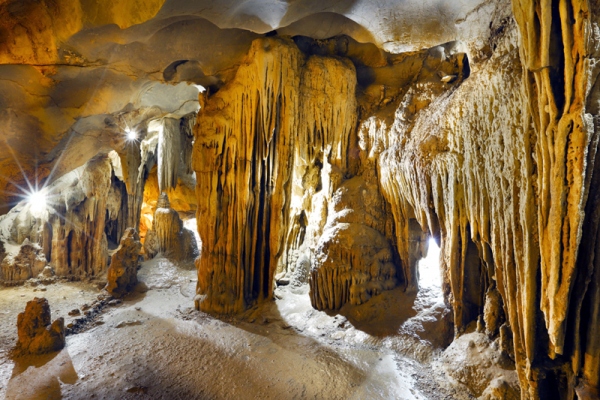 TOP 5 hang động ấn tượng nhất ở vịnh Hạ Long