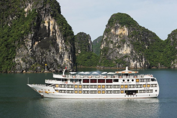 TOP 6 du thuyền Hạ Long đang giảm giá “sâu” - Hè 2018