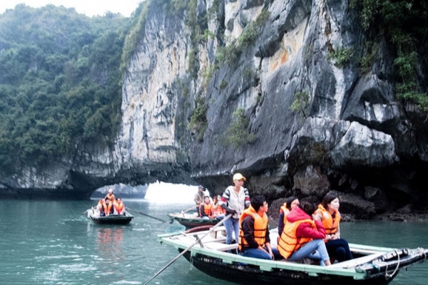 Ghé thăm làng chài cổ đẹp nhất thế giới ở vịnh Hạ Long