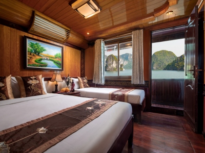 Cozy-Bay-Cruise-Family_1-3