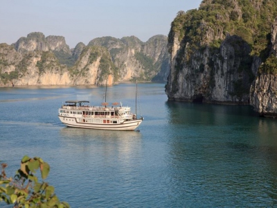 du-thuyen-garden-bay-overview-(2)