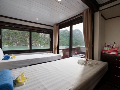 du-thuyen-stellar-Massage---Spa-room