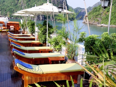 du-thuyen-treasure-junk-sundeck4