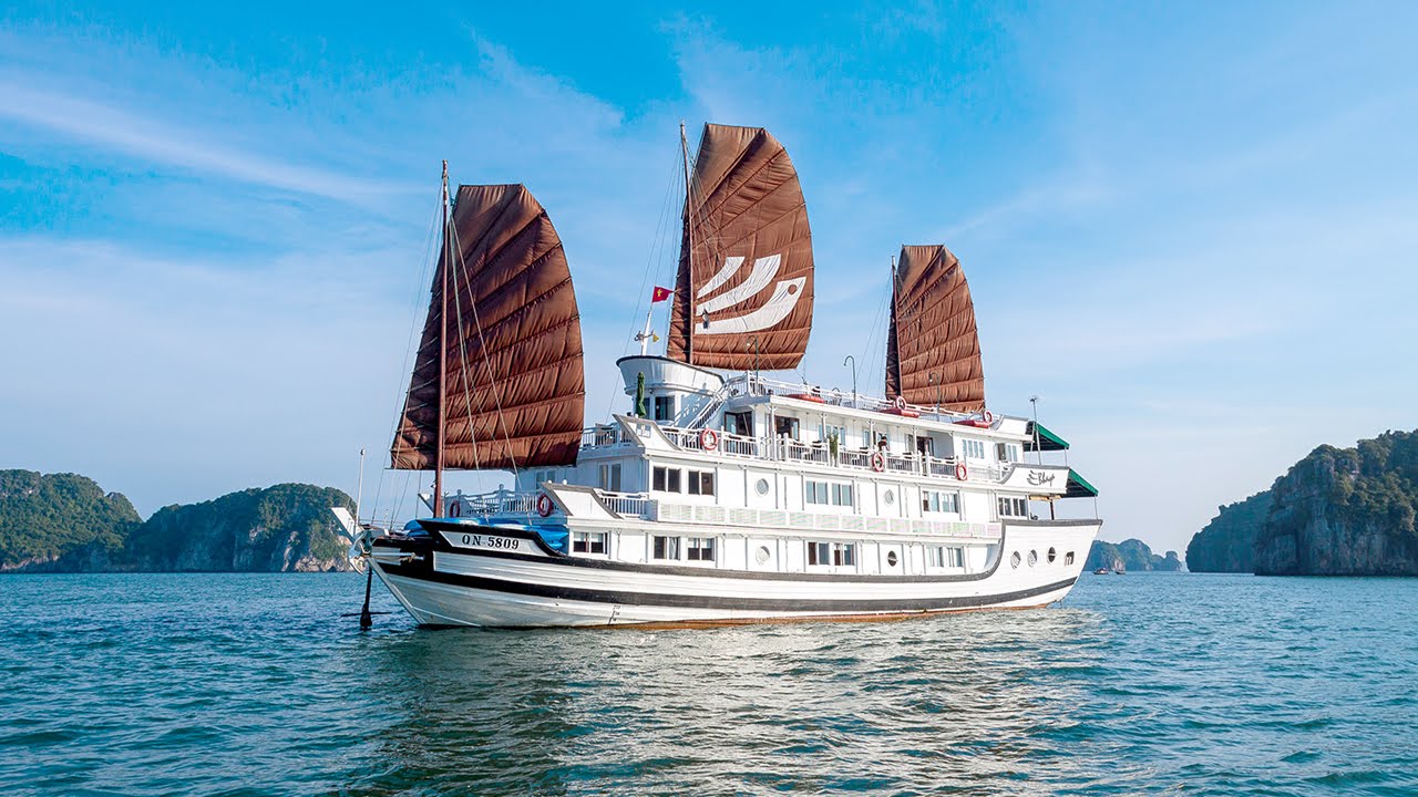 Tận hưởng kỳ nghỉ hè trọn vẹn tren du thuyền Bhaya Hạ Long1