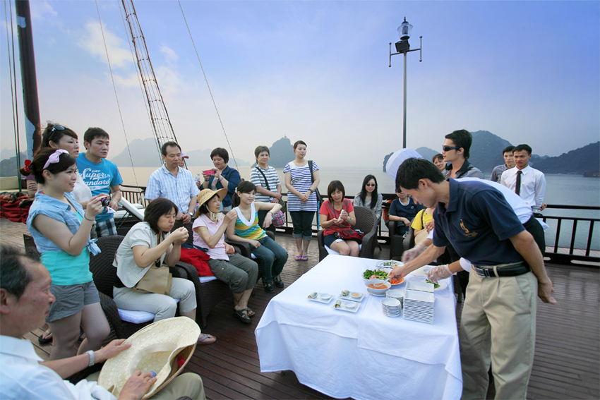 Tận hưởng kỳ nghỉ hè trọn vẹn tren du thuyền Bhaya Hạ Long4