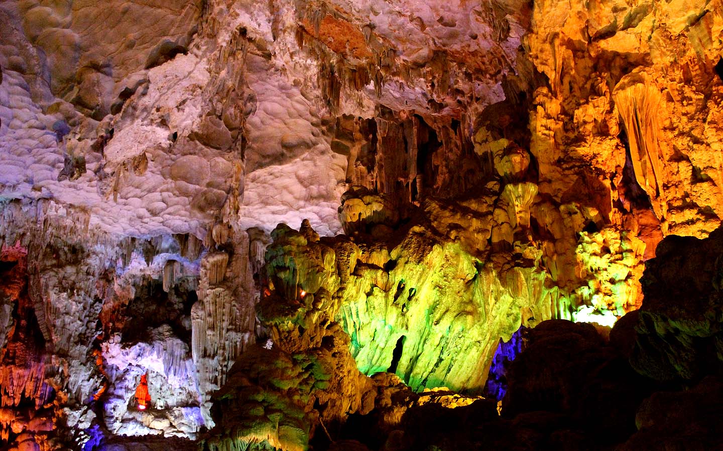 TOP 5 hang động ấn tượng nhất ở vịnh Hạ Long3