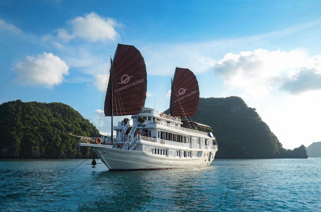 TOP 8 du thuyền hạng sang ở Hạ Long được khách Việt Nam yêu thích6