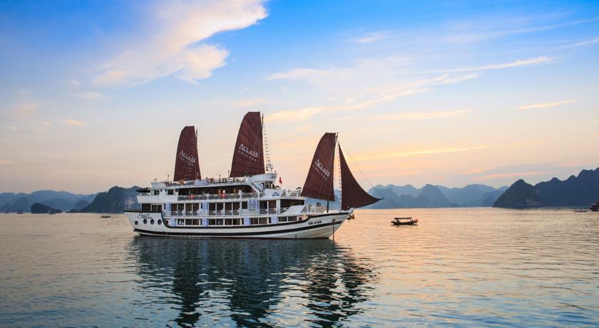TOP 8 du thuyền hạng sang ở Hạ Long được khách Việt Nam yêu thích9