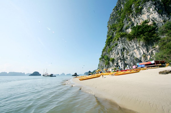 Hang Cỏ - Nhà hát giữa biển khơi