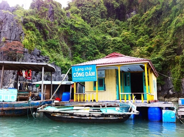 Đưa nhau đi trốn tại làng chài Cống Đầm yên bình, thanh tịnh