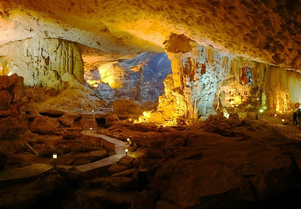 Hang Mê Cung là một trầm tích lịch sử mang vẻ đẹp hoang sơ