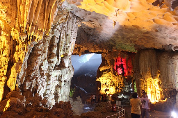 Hang Sửng Sốt đẹp bậc nhất trong hệ thống các hang động của Vịnh Hạ Long 