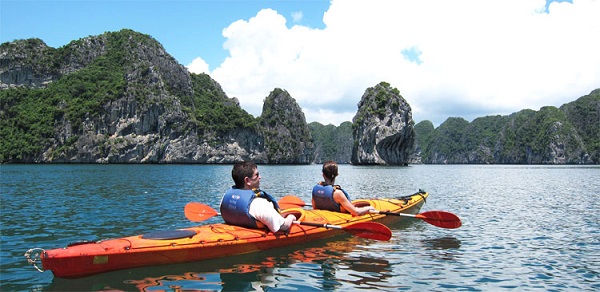 Kayaking là môn thể thao thú vị dưới biển