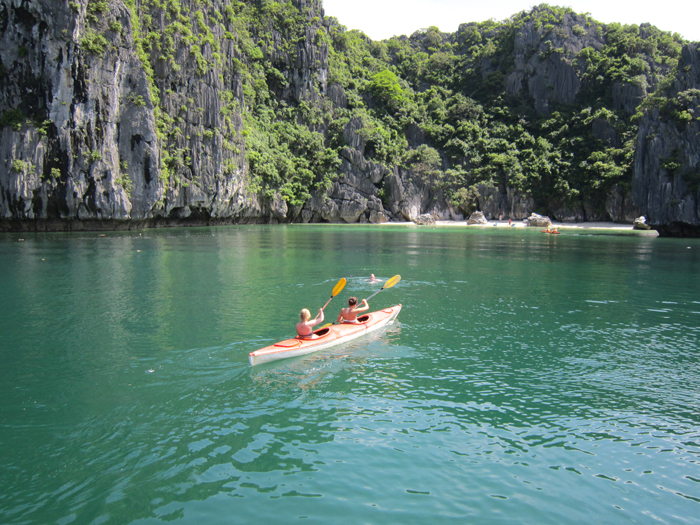 chèo thuyền kayak tại hòn Ba Trái Đào