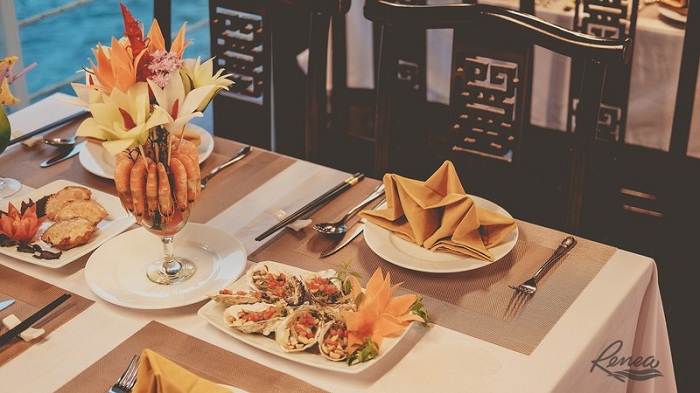 renea-cruise-buffet-breakfast