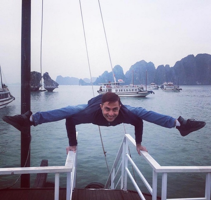Tập yoga trên du thuyền Hạ Long