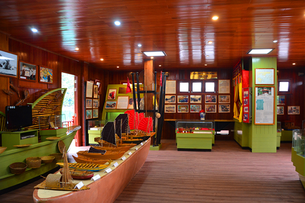 Dia diem du lich lang chai Cua Van Ha Long